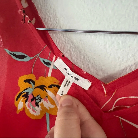 Maurice’s ‘Retro Floral V-Neck Tank Pattern Top Blouse Sleeveless Size Small - Picture 5 of 8